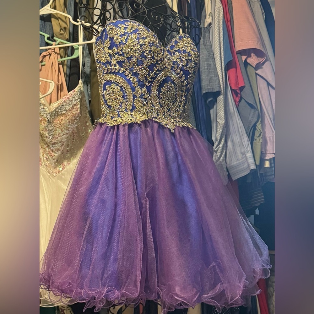 Prom dress with sequins detail size 2 - Picture 2 of 7